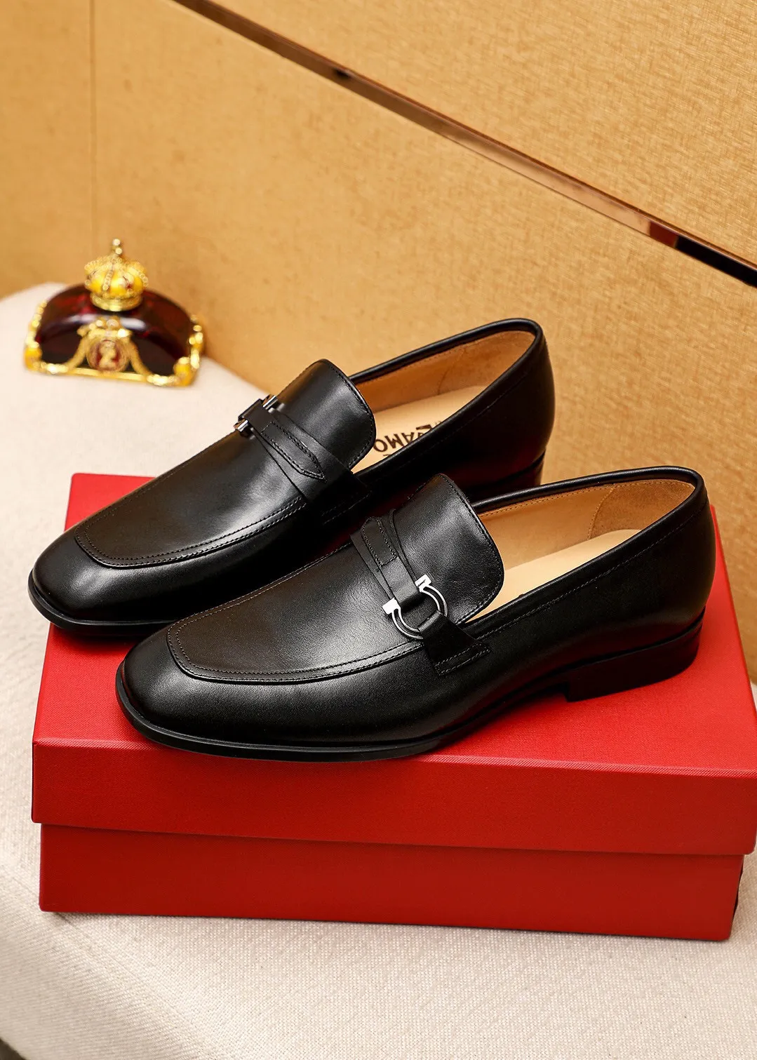Men's shoes 💰480 💐 Product trademark: Ferragamo "Ferragamo" casual leather shoes Regular size: 38-44 (45🉑️customized) Product materials: Selected imported first-layer cowhide upper + luxury hardware buckle, imported water-dyed cowhide leather lining. Strong three-dimensional visual effect, original rubber outsole Color: 3⃣️seed leather materials available
